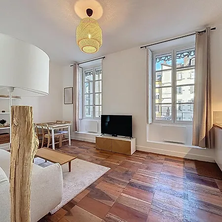 Apartmán Marche Des Halles Sur Cour Ascenseur, Hypercentre
